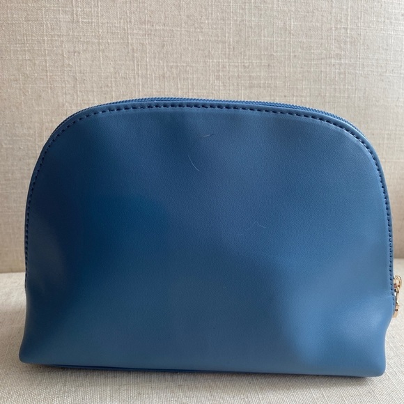 Salvatore Ferragamo Blue Toiletries Bag NWOT - Picture 3 of 5